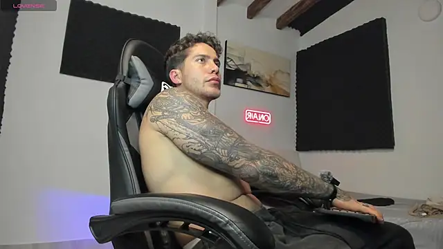 Snapshot of LucianSinclair chatting on 09.28.25 LucianSinclair online show from 09.28.25