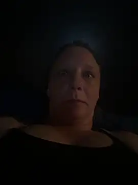 Snapshot of Everlyrose27 chatting on 03.15.25 Everlyrose27 online show from 03.15.25