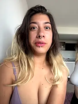 Snapshot of Enyeld_ruru chatting on 11.14.25 Enyeld ruru online show from 11.14.25