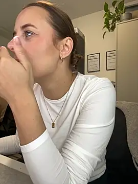 Hii Lolla online show from 10.10.25