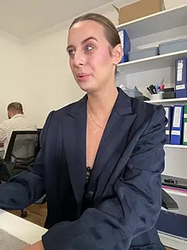 Hii Lolla online show from 04.03.26