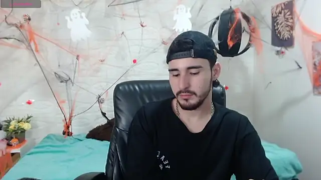 Snapshot of DmitriSanders chatting on 12.04.24 DmitriSanders online show from 12.04.24