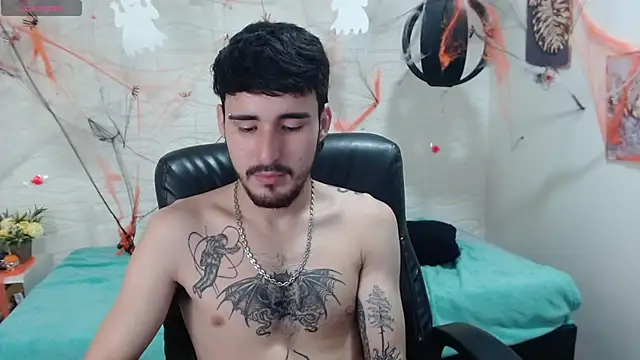 Snapshot of DmitriSanders chatting on 12.05.24 DmitriSanders online show from 12.05.24