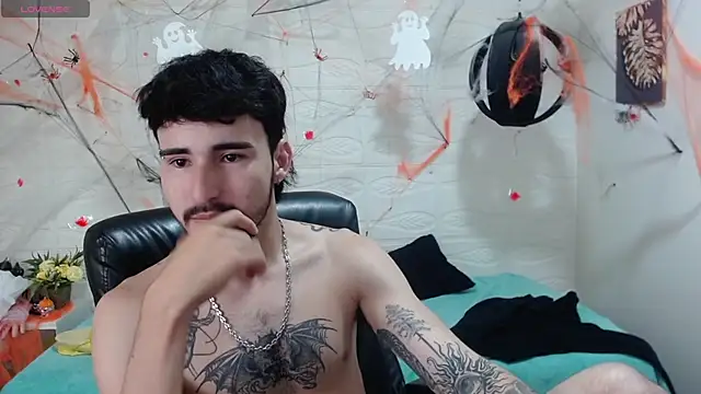 Snapshot of DmitriSanders chatting on 12.06.24 DmitriSanders online show from 12.06.24