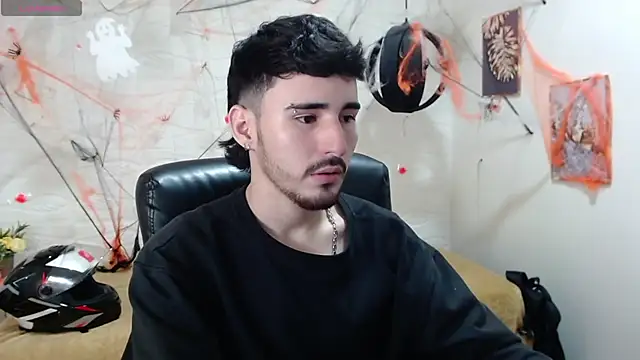 Snapshot of DmitriSanders chatting on 12.09.24 DmitriSanders online show from 12.09.24