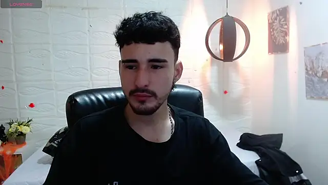 Snapshot of DmitriSanders chatting on 12.21.24 DmitriSanders online show from 12.21.24