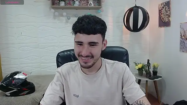 Snapshot of DmitriSanders chatting on 01.20.25 DmitriSanders online show from 01.20.25