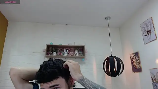 Snapshot of DmitriSanders chatting on 02.19.25 DmitriSanders online show from 02.19.25