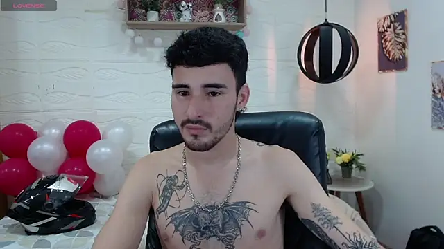 Snapshot of DmitriSanders chatting on 02.21.25 DmitriSanders online show from 02.21.25