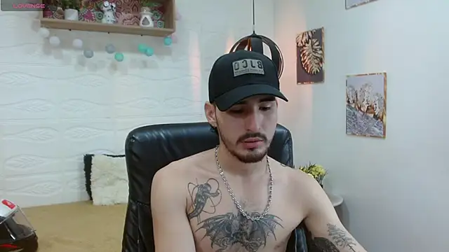 Snapshot of DmitriSanders chatting on 03.06.25 DmitriSanders online show from 03.06.25