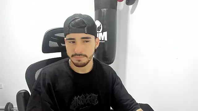 Snapshot of DmitriSanders chatting on 09.09.25 DmitriSanders online show from 09.09.25