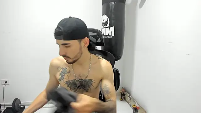 Snapshot of DmitriSanders chatting on 09.10.25 DmitriSanders online show from 09.10.25