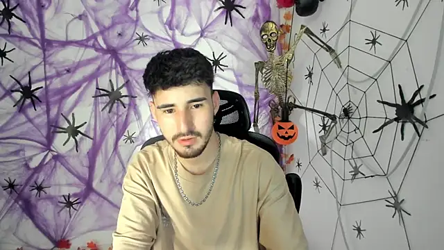 Snapshot of DmitriSanders chatting on 09.28.25 DmitriSanders online show from 09.28.25