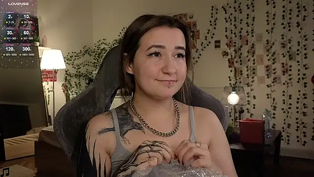 Snapshot of Megan__Hart chatting on 01.17.25 Megan  Hart online show from 01.17.25