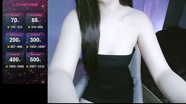 Snapshot of _Viviann_ chatting on 03.04.25 Viviann online show from 03.04.25