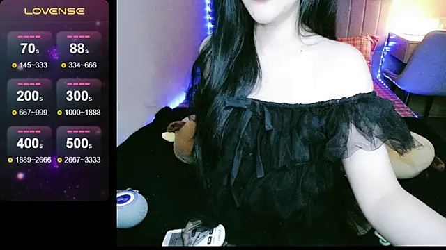 Snapshot of _Viviann_ chatting on 09.21.25 Viviann online show from 09.21.25