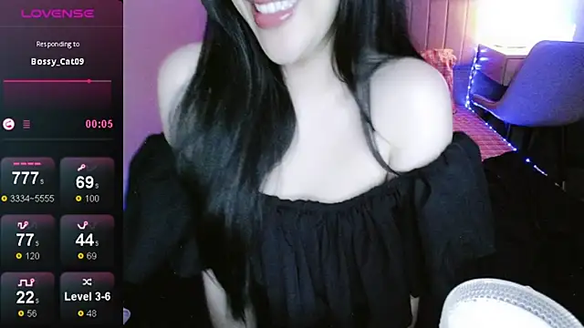 Snapshot of _Viviann_ chatting on 10.19.25 Viviann online show from 10.19.25