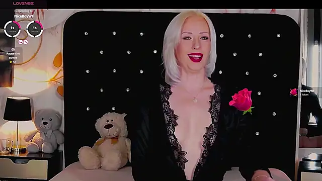 OliviaShaw23 online show from 11.14.25