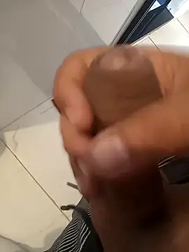 Snapshot of dredre1069 chatting on 01.14.25 dredre1069 online show from 01.14.25