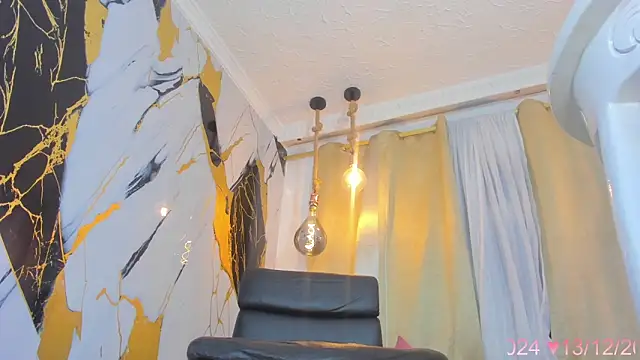 Snapshot of Brianna_Stars chatting on 12.14.24 Brianna Stars online show from 12.14.24