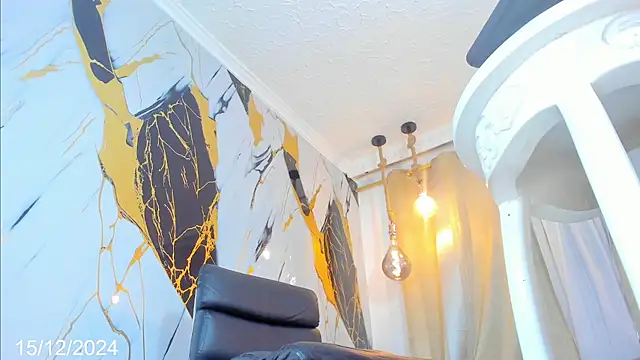 Snapshot of Brianna_Stars chatting on 12.15.24 Brianna Stars online show from 12.15.24