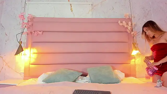 Lezy  online show from 10.15.25