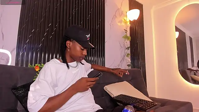 Snapshot of BRYXXXON1 chatting on 02.06.25 BRYXXXON1 online show from 02.06.25