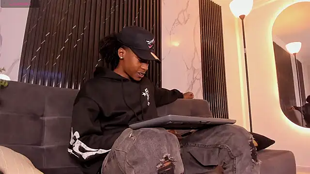 Snapshot of BRYXXXON1 chatting on 02.08.25 BRYXXXON1 online show from 02.08.25