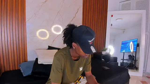 Snapshot of BRYXXXON1 chatting on 02.13.25 BRYXXXON1 online show from 02.13.25