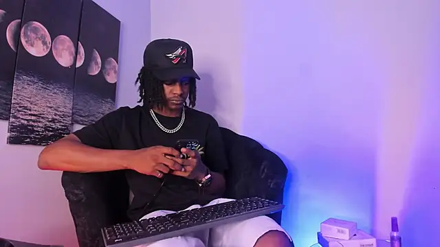 Snapshot of BRYXXXON1 chatting on 09.08.25 BRYXXXON1 online show from 09.08.25