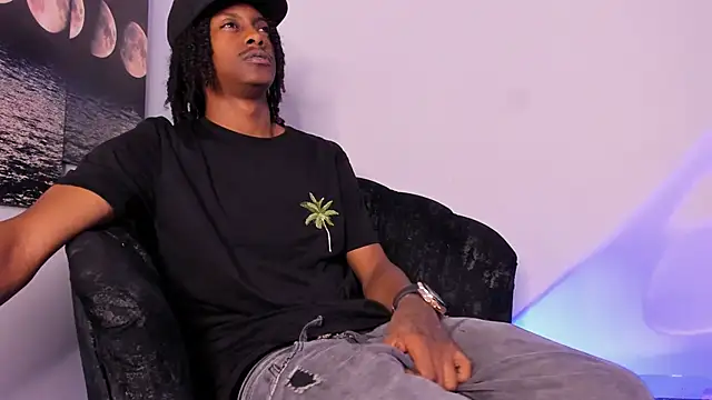 Snapshot of BRYXXXON1 chatting on 10.05.25 BRYXXXON1 online show from 10.05.25