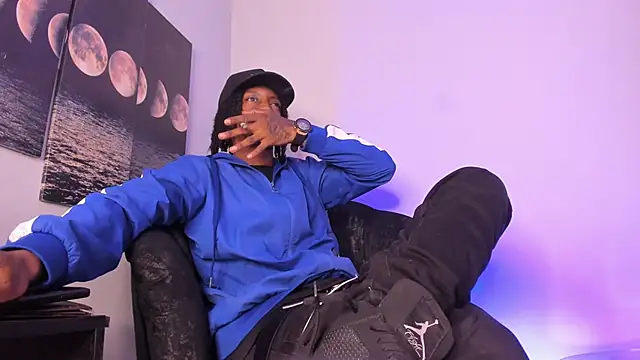 Snapshot of BRYXXXON1 chatting on 10.11.25 BRYXXXON1 online show from 10.11.25