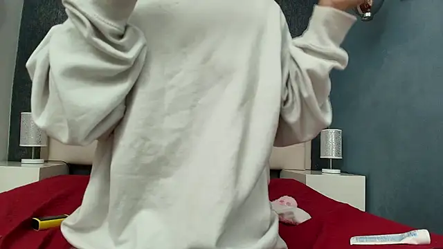 Cloeandtyfanny online show from 01.12.26