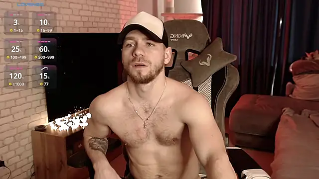 Snapshot of LeoPaulini chatting on 03.19.25 LeoPaulini online show from 03.19.25