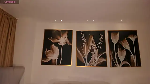 PaulinaSantos  online show from 12.22.25