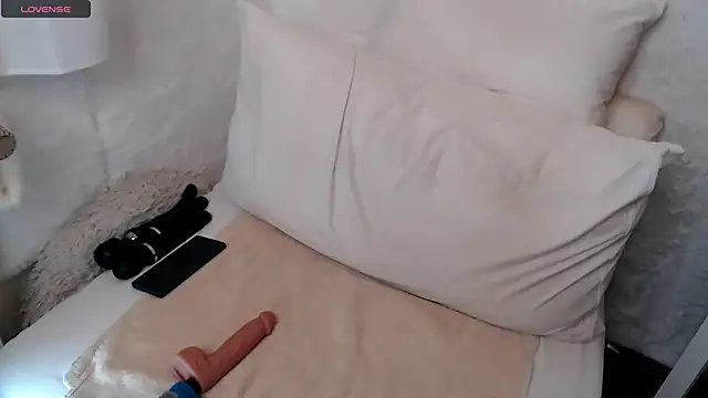 Snapshot of Julia-Sugar chatting on 01.28.25 Julia-Sugar online show from 01.28.25