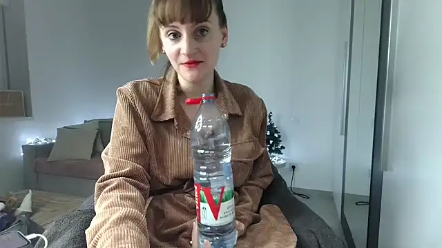 victoirenextdoor online show from 12.04.24