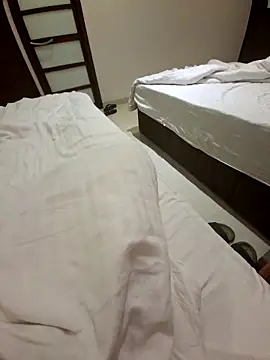 Snapshot of Exhibitionist1508 chatting on 11.04.25 Exhibitionist1508 online show from 11.04.25