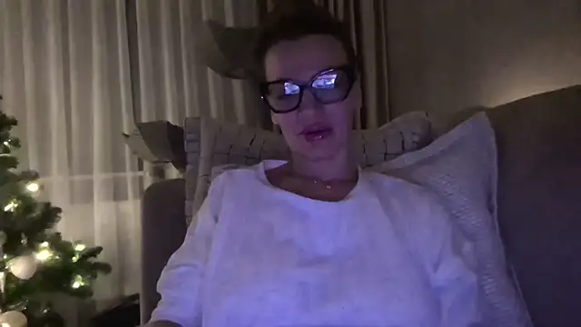 SweetMonicaUK online show from 12.15.25