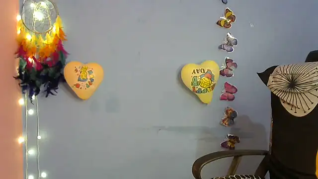 Snapshot of Black_cat_cutie chatting on 12.11.24 Black cat cutie online show from 12.11.24