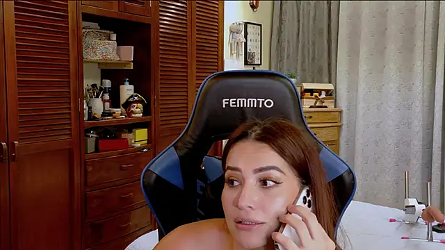 Snapshot of Abrilqueen chatting on 07.26.26 Abrilqueen online show from 07.26.26