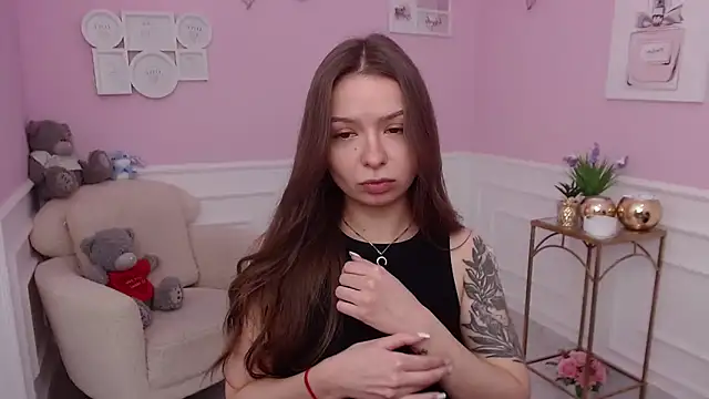 LucySkilar online show from 11.18.25