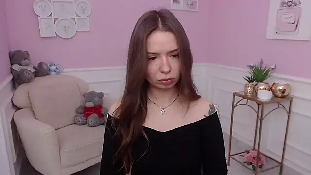 LucySkilar online show from 11.24.25