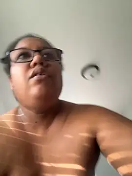 ebonyred online show from 10.15.25