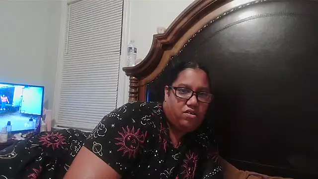 ebonyred online show from 10.24.25