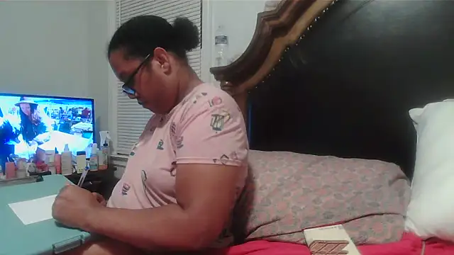 Snapshot of ebonyred chatting on 04.24.26 ebonyred online show from 04.24.26