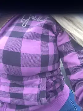 nicole valencia  online show from 02.15.25