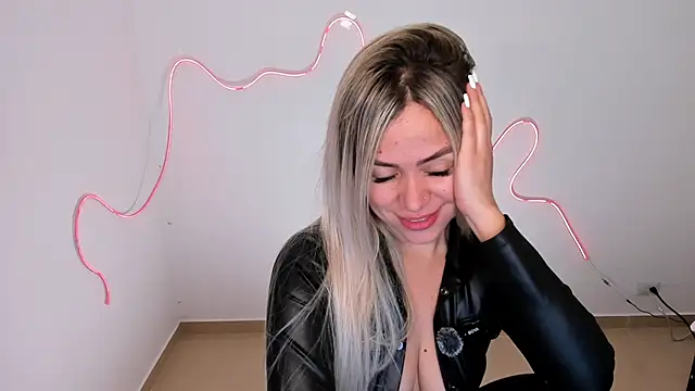 nicole valencia  online show from 11.19.25