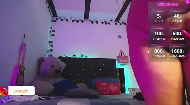 Pocahontaslovex online show from 01.12.25