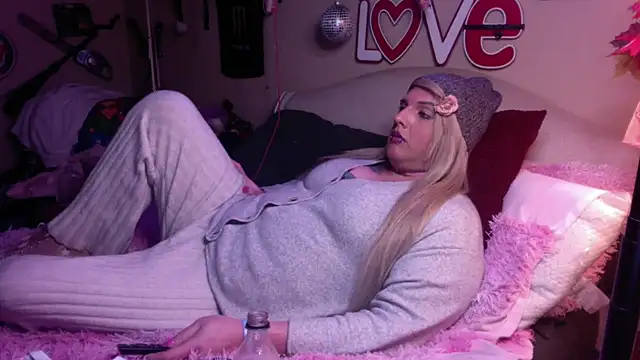 Snapshot of Blakelytgirl chatting on 02.13.25 Blakelytgirl online show from 02.13.25